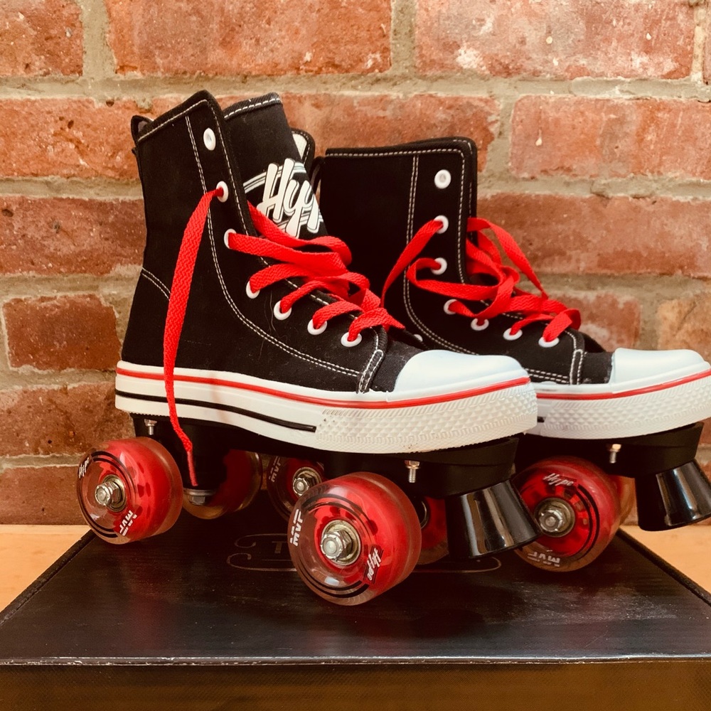 BRAND NEW: Roller-skates W8